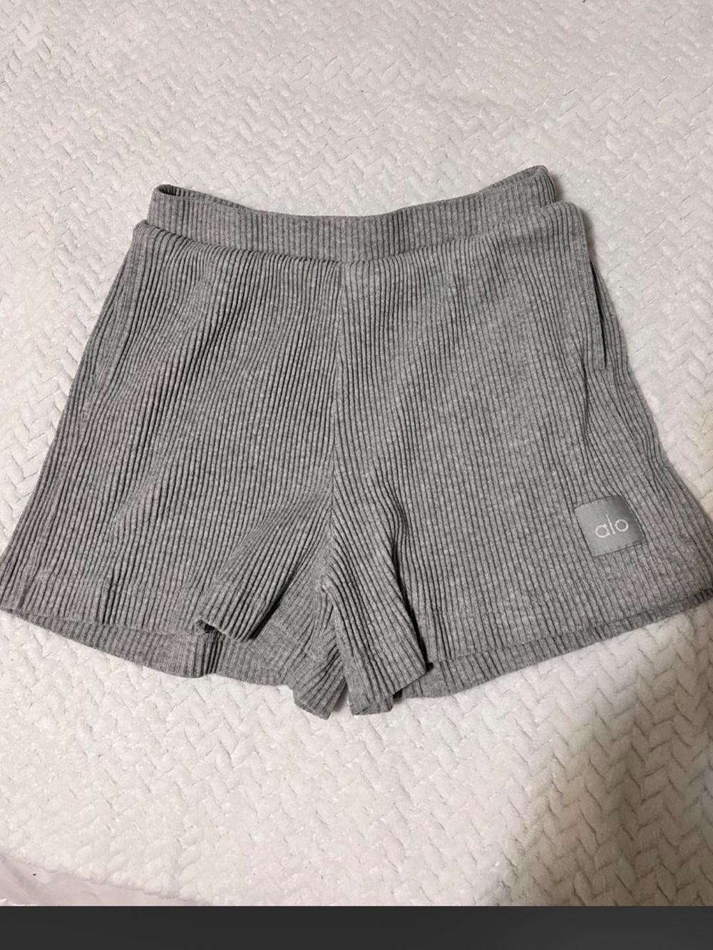 ALO Muse Yoga Ribbed Light Gray Athletic Lounge Shorts